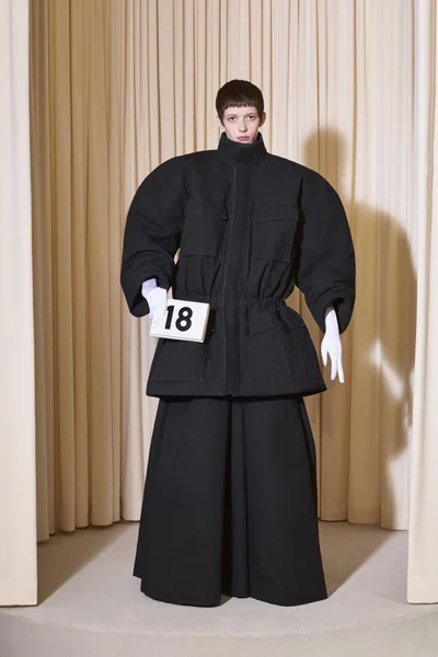 Look 18